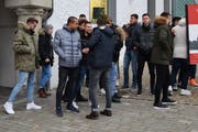 Die Spieler der 1. Mannschaft auf ihrem Rundgang durch die Altstadt. (Bild: Gianni Amstutz)