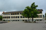 Ändert sich der Stundenplan ihrer Kinder, kommt viel Organisatorisches auf die Eltern zu. Auf dem Foto das Schulhaus Sonnenhof in Kirchberg. (Bild: Beat Lanzendorfer)