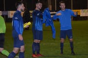 Hängende Köpfe bei den Ebnater Spielern – bei Halbzeit der Meisterschaft macht es nicht den Anschein, als könne die Mannschaft die Liga halten. (Bild: Beat Lanzendorfer)