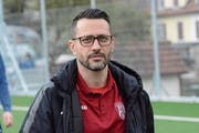 Der 41-jährige Emilio Gesteiro bei seinem letzten Einsatz als Trainer des FC Bazenheid. Er betreute die Alttoggenburger während lediglich fünf Spielen. (Bild: Beat Lanzendorfer)