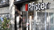 Die weit grössere XXXLutz-Gruppe aus Österreich kauft das weit kleinere Aargauer Einrichtungshaus Möbel Pfister. (Bild: Walter Bieri/Keystone)