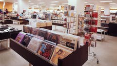 Blick ins Innere des einstigen Schweizer Warenhauses ABM am Bellevue in Zürich. (Bild: ETH-Bibliothek Zürich, 1973)
