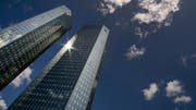 Die Deutsche Bank will weniger hoch hinaus: Hauptsitz in Frankfurt. (Bild: AP/KEY)