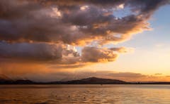 Abendrot am Zugersee. (Bild: Daniel Hegglin, Zug, 25. März 2019)