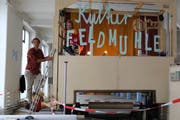 Paul und Kati Zünd haben sich um die Gestaltung in der Fabrikhalle gekümmert. (Bild: Anne-Sophie Walt)