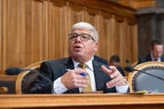 SVP-Ständerat Peter Föhn während der Wintersession im Stöckli. Bild: Anthony Anex/Keystone (Bern, 29. November 2018)