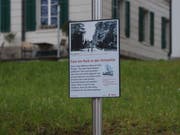 Diese historische Chamer Ortstafel weist auf die Luzernerstasse hin - heute eine viel befahrerene Strasse. (Bild: PD)