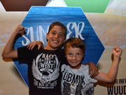Die zwei Nachwuchshoffnungen in der Jeanshängete: Levin Pfister und Luca Ledergerber.