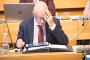 Stadtpräsident Thomas Scheitlin auf der Stadtratsbank im Parlamentssaal im Waaghaus. (Bild: Ralph Ribi - 30. Oktober 2018)