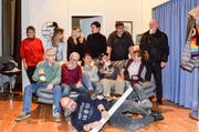 Die Mitglieder des Theatervereins Wallenwil freuen sich auf die bevorstehenden Auftritte. (Bild: Christoph Heer)