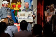 Zum 27. und letzten Mal dabei? Die Fasnacht 2019 soll für die Lästerzungen mit Alt Regierungsrat Martin Gehrer (rechts) und Sohn Cyril die letzte sein. (Bild: Ralph Ribi - Kellerbühne, 9. Februar 2016)