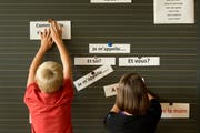 Der Sinn oder Unsinn des Unterrichts von zwei Fremdsprachen auf der Primarstufe wird im Kanton Luzern weiterhin diskutiert. (Symbolbild: Dominik Wunderli)