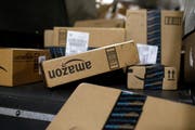 Am 26. Dezember 2018 ist Schluss: Ab dann können Schweizer Kunden nicht mehr auf Amazon.com shoppen. Archivbild: Patrick Semansky/Keystone (Louisville/USA, 20. November 2015)