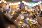 An dem Polterabend floss reichlich Bier, bevor die Situation wegen eines Eierwurfs eskaliert ist. (Symbolbild: Reto Martin)