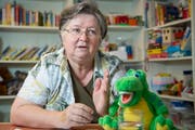2/2: Das Problem der schwer erreichbaren Familien habe sich entschärft, sagt Rosa Plattner. Dafür nimmt sie die Väter in die Pflicht. (Bild: Ralph Ribi)