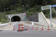 Die Axenstrasse ist seit Ende Juli ab dem Kreisel Flüelen gesperrt. (Bild: Florian Arnold, 31. Juli 2019)