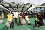Sie stellen die Themen der Kunstnacht Konstanz Kreuzlingen am Hauptzoll vor: Alisa Körner,Reto Müller, Dorena Raggenbass, Claudia Thom und Helga Sandl. (Bild: Donato Caspari)
