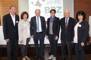 Feiern das Jubiläum: Willi Spring, Rektor Gewerbliches Bildungszentrum, Renate Stieger-Bircher, Rektorin Bildungszentrum Wirtschaft, Gemeindepräsident Max Vögeli, Regierungsrätin Monika Knill, alt Regierungsrat und ehemaliger Weinfelder Schulpräsident Hermann Lei senior sowie Beatrice Gregus, Rektorin Bildungszentrum für Gesundheit und Soziales. (Bild: Manuela Olgiati)