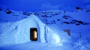 Mitten in der Schneelandschaft zu übernachten – dieses tolle Erlebnis ist beim Trübsee oberhalb von Engelberg künftig nicht mehr möglich. (Bild: Philipp Schmidli, 19. Januar 2012)
