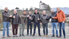 23. November: Nach monatelangen Querelen steht endlich fest, dass die Wiga im Herbst 2019 defintiv stattfinden wird. Die Präsidenten der Werdenberger Gewerbevereine sichern ihre Teilnahme mit Gemeinschaftsständen zu und stossen mit den neuen Trägern der Messe auf dem Buchser Marktplatz an. (Bild: Thomas Schwizer)
