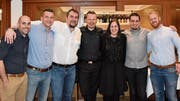 Der abtretende Präsident Cornel Betschart (Vierter von links) mit der neuen Präsidentin Silvana Frei flankiert von Ivan Falegger (Kandidat), Marco Hauger (National Präsident), Rico Büeler (neu Altmitglied), Claudio Schuler (Mitglied) und Simon Gisler (Vizepräsident). (Bild: PD)