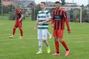 Kevin Kacoli (rechts) traf in seinem zweiten Spiel für den FC Bazenheid zum zweiten Mal. Ermir Selmani (links hinten) erzielte bei der 2:3-Niederlage ebenfalls einen Treffer. (Bild: Beat Lanzendorfer)