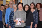 Das OK des «Wiler Tag der Frau», von links: Doris Scheiflinger, Monika Paminger, Erwin Sulzer, Renata Ruggli, Marianne Mettler, Miriam Schildknecht, Anja Bernet und Mirta Sauer. (Bild: Gianni Amstutz)