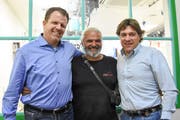 Rolf Locher, CEO Ai Lab Swiss AG, Daniele Schibano, Geschäftsführer der Schibano Pharma Group AG, sowie Andreas Scherrer, COO und CFO der Schibano Pharma Group AG (von links). (Bild: Urs M. Hemm)