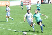 Die Bütschwiler Frauen (rechts vorne Melanie Thalmann) reisen am Sonntagmorgen zum Cupspiel nach Altstätten. (Bild: Beat Lanzendorfer)