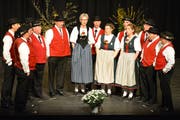 Der Jodlerklub Weinfelden beim Auftritt im «Thurgauerhof»-Saal. (Bild: Monika Wick)