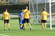 Die gelben Wattwiler, hier im Vorrundenspiel gegen Sirnach, werden sich gegen die oberklassigen Bazenheider zu wehren wissen. (Bild: Beat Lanzendorfer)