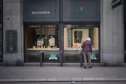 Dieses Mal blieb es nur beim Versuch: Gestohlen wurde bei Bucherer an der Multergasse nichts. (Bild: Benjamin Manser)