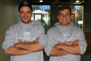 Trainer Tobias Frehner (links) und Captain Hans Sturzenegger blicken optimistisch auf die neue 2.-Liga-Saison. (Bild: Robert Kucera)