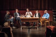 Moderatorin Corinne Riedener, die St.Galler Ständeräte Benedikt Würth (CVP) und Paul Rechsteiner (SP), Kandidatin Franziska Ryser (Grüne) und Kandidat Pietro Vernazza (GLP) beim Podium im Palace (von links). (Bild: Michel Canonica)