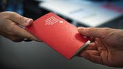 Den Schweizer Pass bekommt die Deutsche nicht überreicht. (Bild: Michel Canonica)