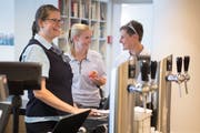Dank des Case Managements der Klinik St. Anna konnte Céline Waldspurger trotz Unfallfolgen wieder arbeiten. (Bild: Nadja Schärli, Luzern, 13. Juni 2019)
