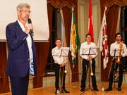 Stadtpräsident Anders Stokholm, im Hintergrund die Posaunisten der Stadtmusik. (Bild: PD/Armin Krattiger, Fotoclub)