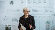 Cornelia Bein von der Stiftung Ortsbild an der Pressekonferenz zur Vorstellung des Siegerprojekts für die Wiederinstandstellung der niedergebrannten Altstadthäuser in Steckborn. (Bild: Reto Martin, 12. Dezember 2016)