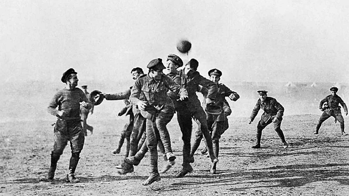 Als Fussball Im Krieg Vereinte Der Weihnachtsfrieden 1914 Stgaller Tagblatt 
