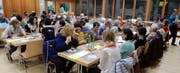 Nach der Hauptversammlung gab es genügend Gelegenheit, sich auszutauschen und die frohe Runde zu geniessen. (Bild: PD)