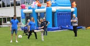 Beim Fussball haben alle Spass. (Bild: Manuela Olgiati)