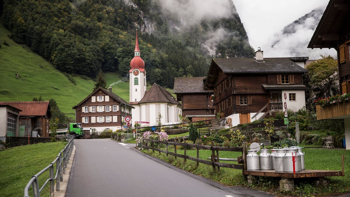 Kanton Uri Isenthal und vier weitere Gemeinden neu als jugendfreundliche Bergdörfer Kanton Uri Isenthal und vier weitere Gemeinden neu als jugendfreundliche Bergdörfer