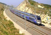 Der TGV verkehrt mit bis zu 320 Stundenkilometern. (Bild: KEY)