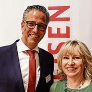 Urs Röthlisberger, Vorsitzender Bankleitung, mit VR-Präsidentin Suzanne Thür Brechbühl. (Bild: PD)