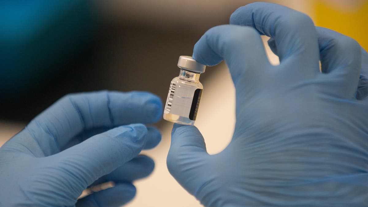Schutz bei 90 Prozent: Swissmedic erteilt Pfizer-Impfstoff ...