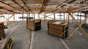 Noch nicht ganz fertig eingerichtet: Blick vom Wieziker Gemeindeschürli in die «Chnebelhütte».