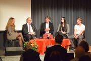 Die Diskussionsrunde: Moderatorin Regula Elsener, Martin Gehrer, Allan Guggenbühl, Emire Mustafa, David Friedl (v.l.) Bild: Lara Wüest