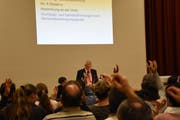 Einstimmiges Votum der Schulbürger der Schule Neckertal: Über Vorlagen von grosser Tragweite soll künftig nicht mehr an der Schulbürgerversammlung, sondern an der Urne abgestimmt werden. (Bild: Urs M. Hemm)