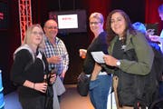 Heidi, Bruno und Karin Eugster sowie Valentina Colanero geniessen die aufgeräumte Stimmung an der TOM (von links). (Bild: Beat Lanzendorfer)
