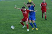 Der FC Bütschwil setzte sich mit Händen und Füssen zur Wehr und kam nach neunzig umkäpften Minuten zu einem wichtigen Sieg. (Bild: Beat Lanzendorfer)